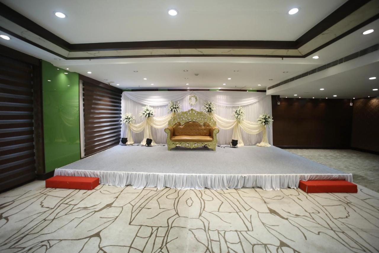 塔那拜克苏拉吉广场素食酒店 塞恩 外观 照片